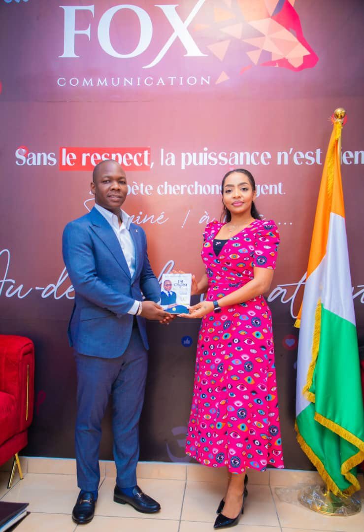 Le livre « J’ai choisi de réussir » présenté à Fatima FAKHRY : Un message d’inspiration pour la jeunesse ivoirienne.